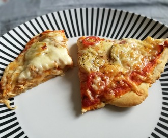 Hemgjord pizza med två olika fyllningar