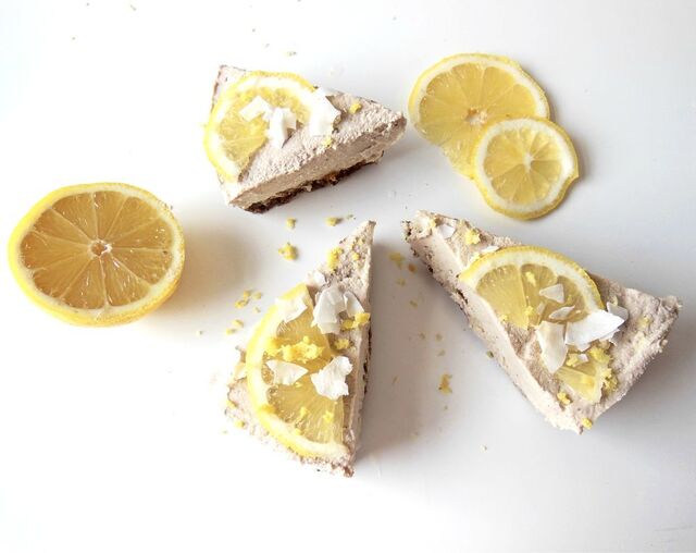 Raw lemon cheesecake