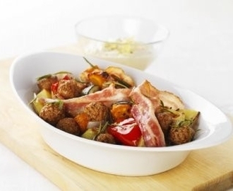 Köttbullar med rosmarinrostade grönsaker och bacon