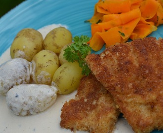 Ostpanerad torsk med basilikasås, potatis & vitlöksfrästa morötter