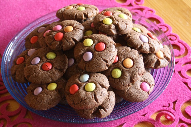 Chocolatechip cookies med smarties
