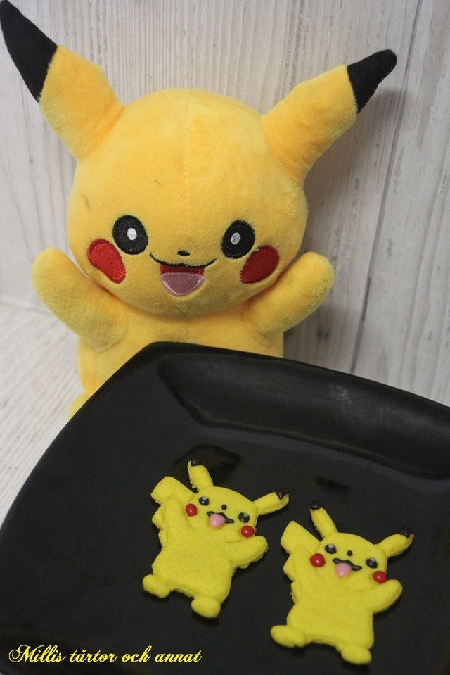 Spritsade Pikachu passionsfruktskakor