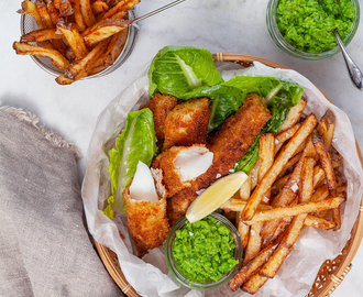 Fish and chips med mashed peas