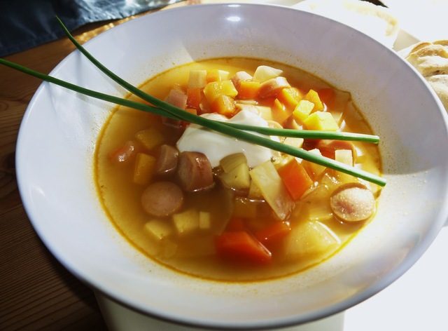 Korv och grönsaks soppa