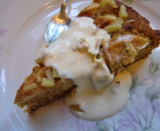 Glutenfri vanilj- och kaneldoftande äppelkaka - passar både till efterrätt och fika