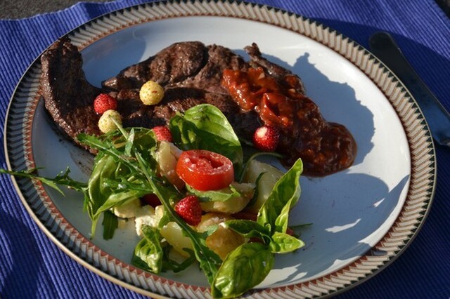 Grillat innanlår med hemgjord bbq-sås!