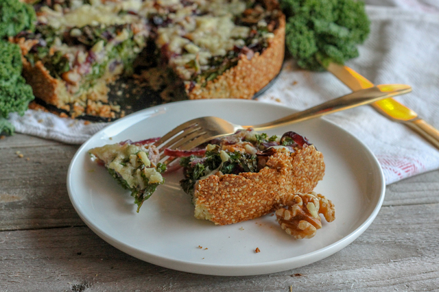 GLUTENFRI GRÖNKÅLSPAJ MED VALNÖTTER OCH CHEDDAROST