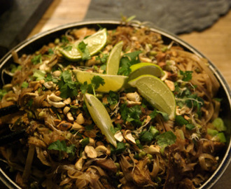 Seitan Pad Thai,4 port200g seitan (kan ersättas med annat gott...