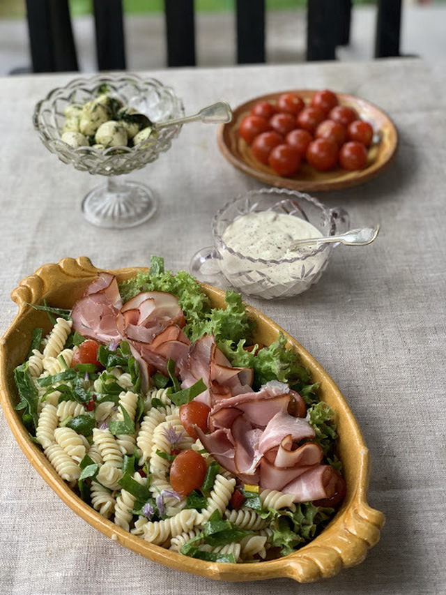 Var dags mat -  Pastasallad med skinka, marinerad mozzarella och Sommardressing, 4 port