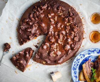 Don Papas kladdkaka med romflamberad banan