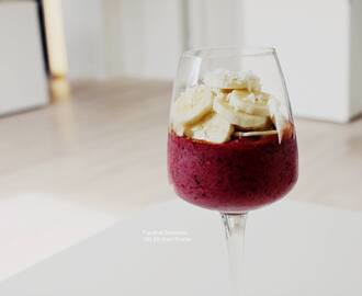 Raw Berry Smoothie w Cinnamon, Organic Banana & Coconut Flakes.