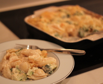 Vardagsmat: pastagratäng med broccoli, salladslök och sambal oelek
