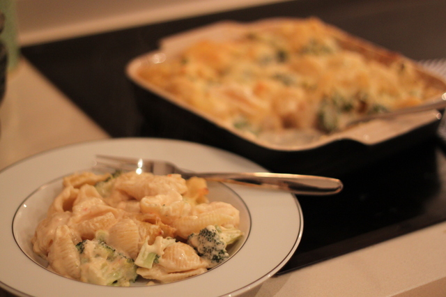 Vardagsmat: pastagratäng med broccoli, salladslök och sambal oelek