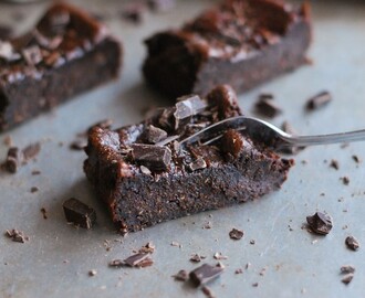 Chocolate chip vegan brownie