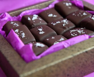 Chokladdoppad lakritskola med flingsalt