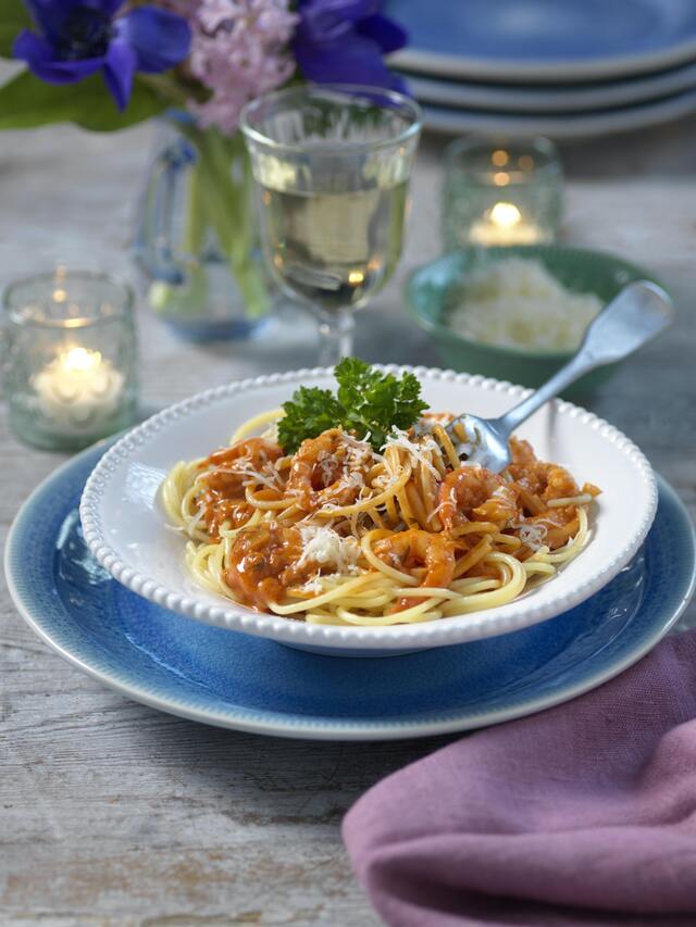 Krämig pasta med heta räkor