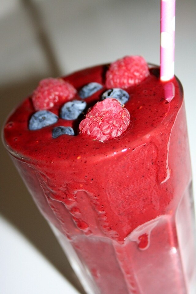 Classic Berry smoothie with a superfood twist