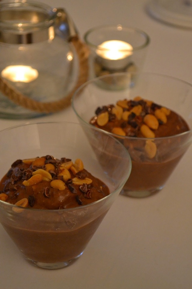 Bananglass med choklad och jordnötter