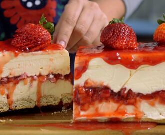 White Chocolate Strawberry CheesecakeWhite Chocolate Strawberry Cheesecake