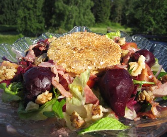 Sallad med chèvre chaud, rödbetor och valnötter