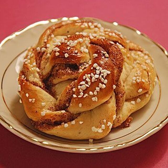 Stora lyxiga kanelbullar