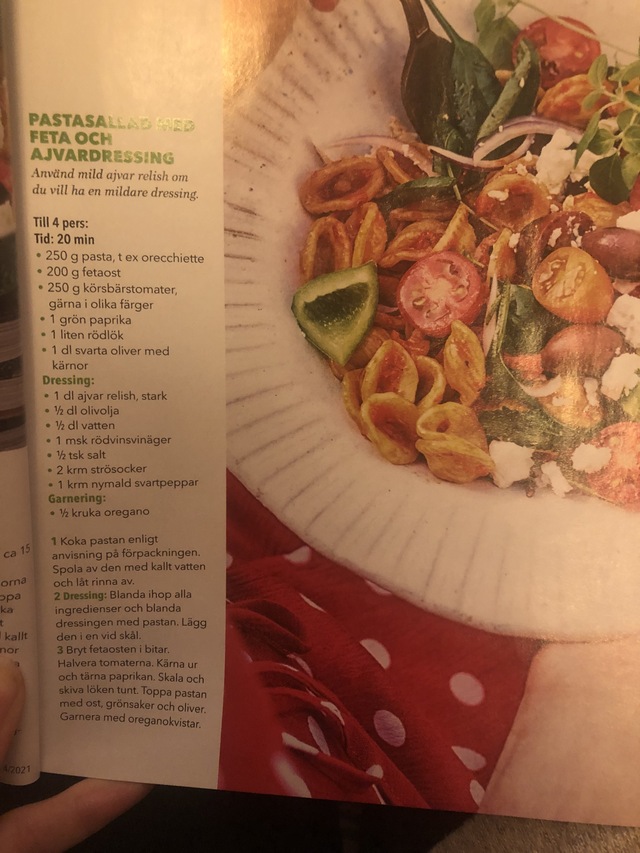 Pastasallad m grönsaker o ajvar-dressing