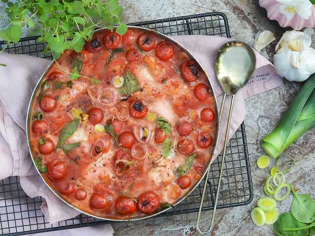 Ugnsbakad torsk i mustig tomatsås