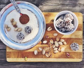 Dadelbollar med pistagenötter och raw kakao