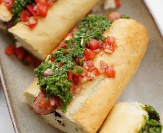 Choripan – argentinsk korv med chimichurri