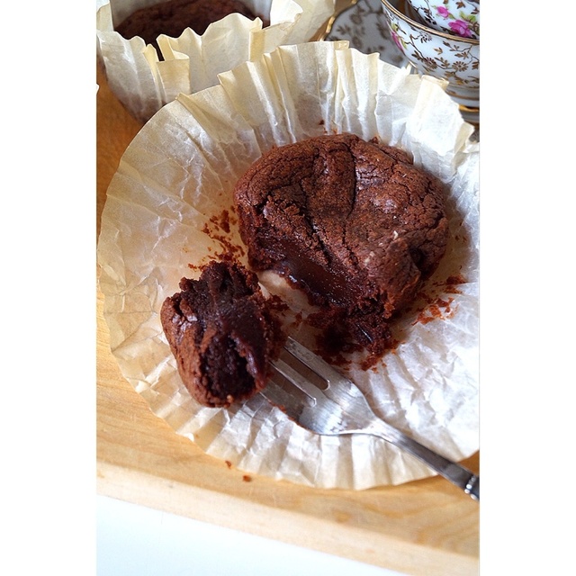 Nutella brownie muffins med färska hallon.