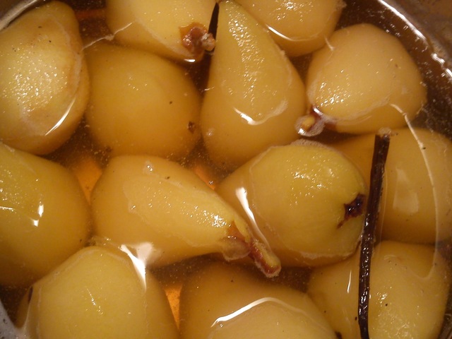 Inkokta päron i siraps-vaniljlag