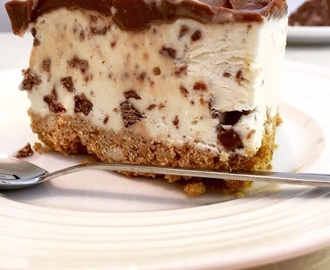 Cheesecake med mjölkchoklad och tryffel topping.