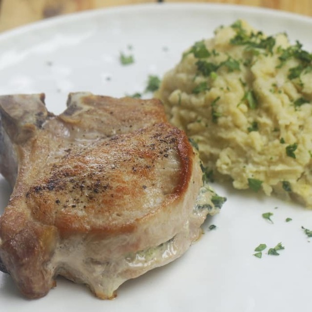 Creamy Spinach-Stuffed Pork Chops