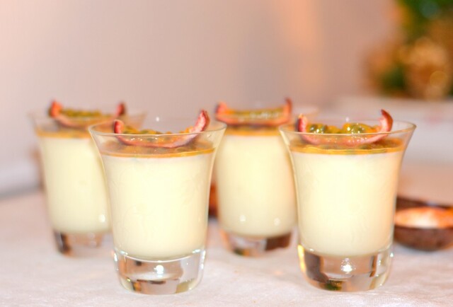 Kokospannacotta med passionsfrukt