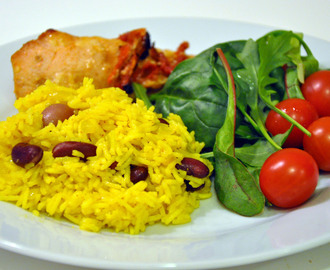 RECEPT: Kyckling i ugn tillsammans med currykryddad risotto (curryrisotto) med bönor samt en enkel sallad