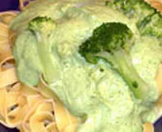 Broccolisås med ädelost till pasta