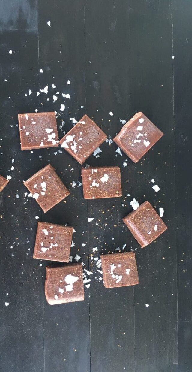 Paleo chokladkola med flingsalt