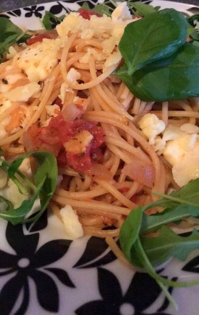 Spaghetti i tomatsås