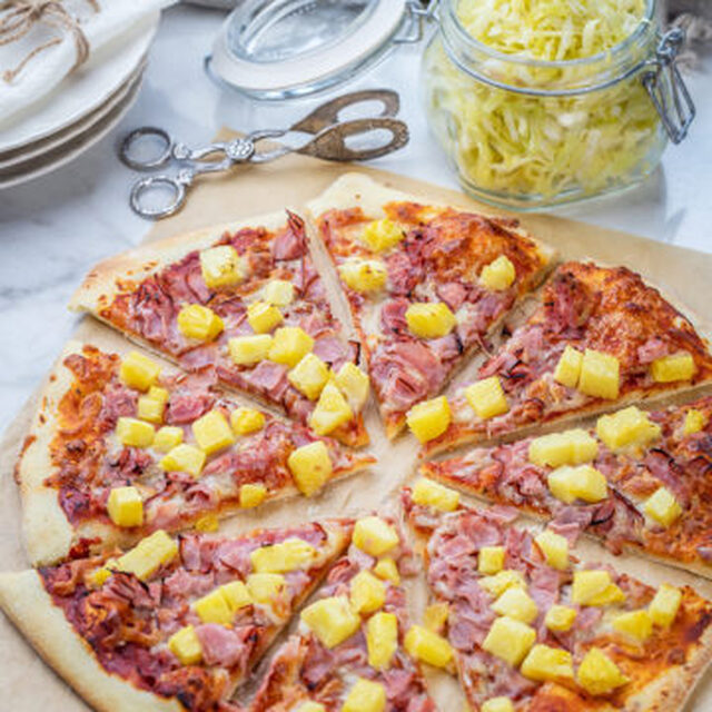 Titel: Pizza Hawaii - Recept - Tasteline.com