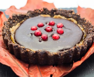 Raw Gingerbread Pie with Caramel and Chocolate