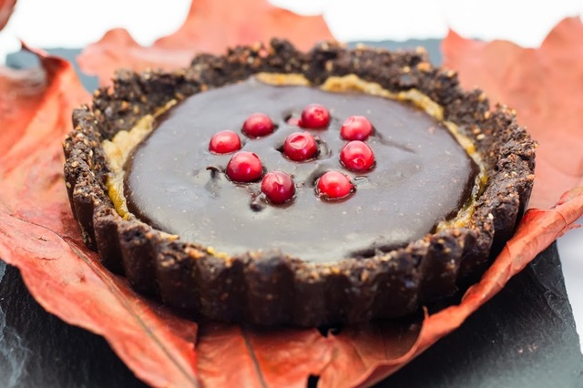 Raw Gingerbread Pie with Caramel and Chocolate