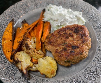 Kycklingbiffar med sötpotatis och tzatziki