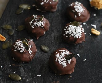 Chokladdoppade bananbitar med jordnötssmör