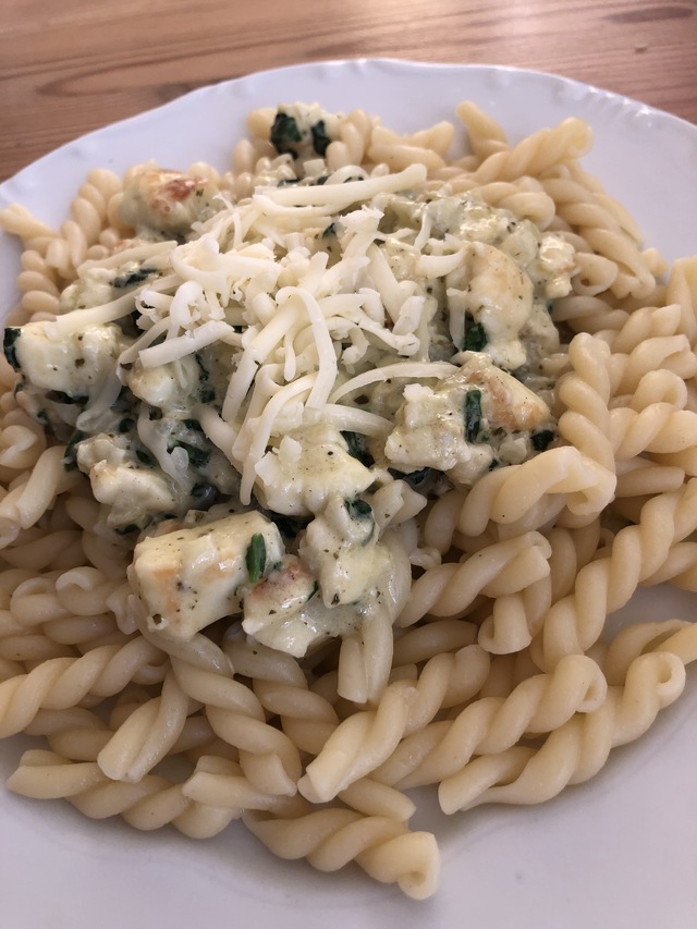 Krämig pesto pasta med haloumi - Recept från myTaste