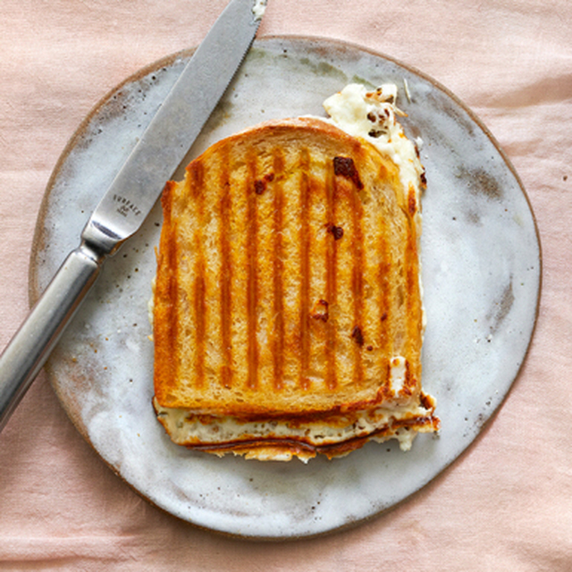 Toast med kronärtskocka och fetaost