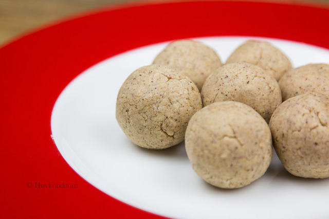 Gingerbread Protein Cookie Dough Balls