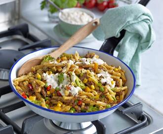 Pastapytt med färs och mango chutney-sås