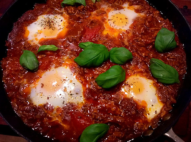 Italiensk köttfärssås med ägg