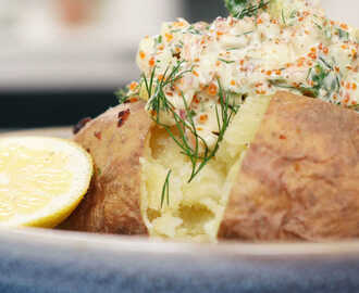 Bakad potatis med tångrom och äpple