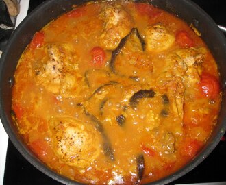 Kycklinggryta med curry och aubergin/färska tomater